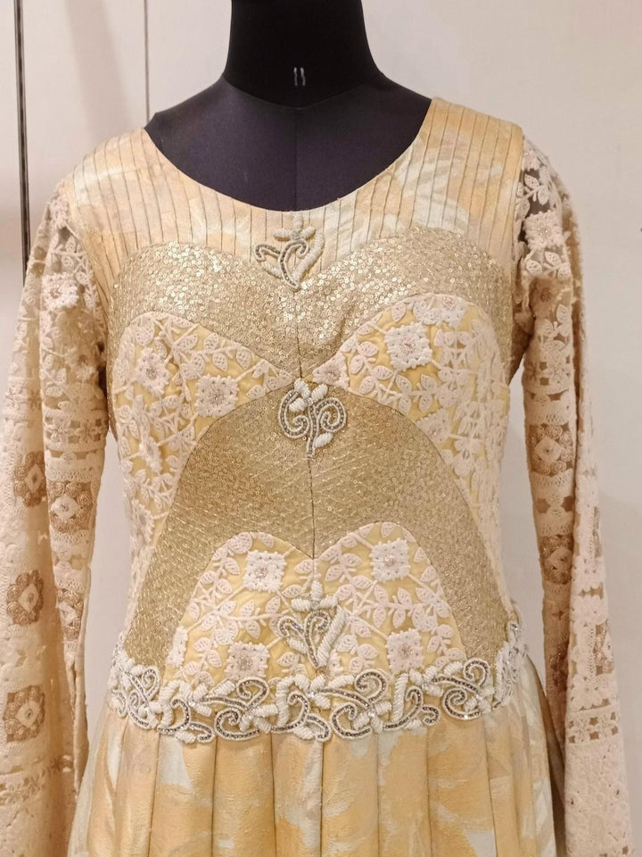 bridal-gold-lehenga-with-zardozi-kundan-and-resham-embroidery