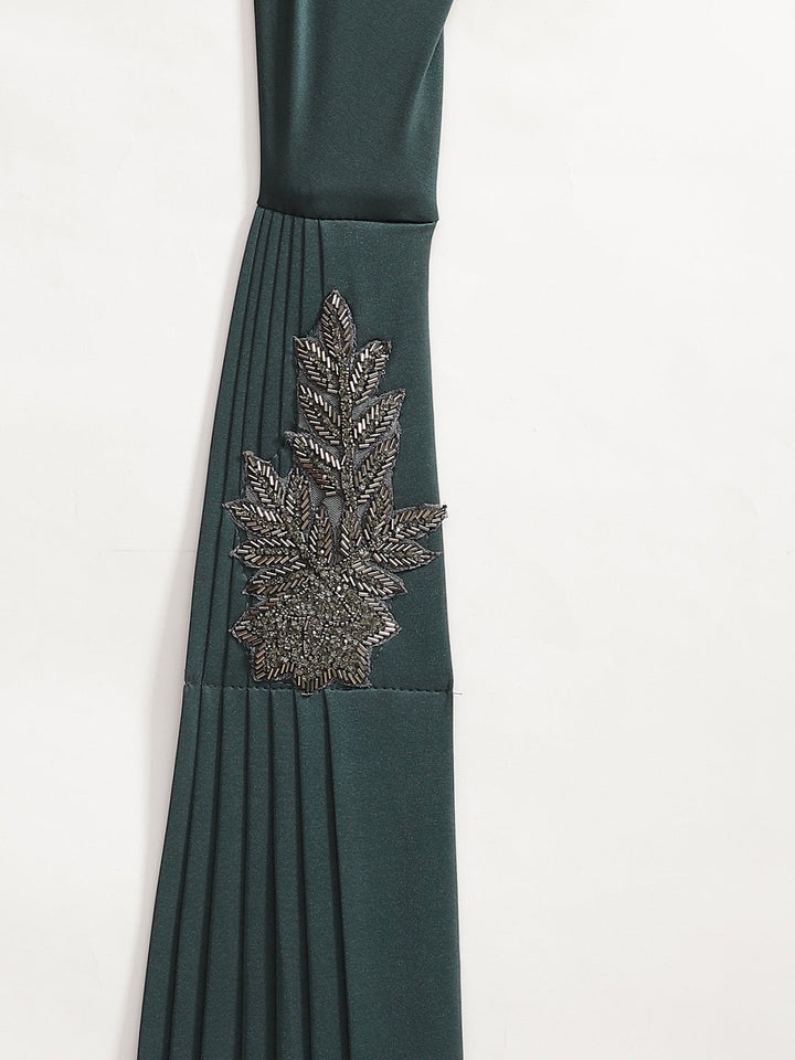 Ruffled Pre-stitched Saree with Emellished Brooch, Frills and Contrast Embossed Blouse
