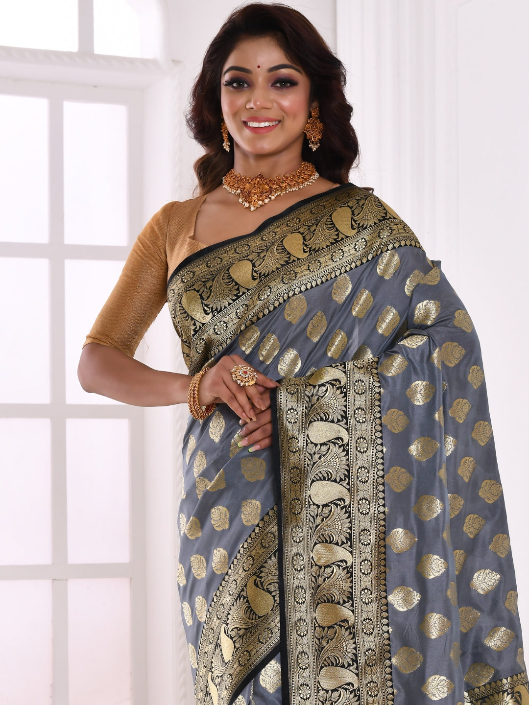 Grey Banarasi Silk Saree With Bold Contrast Border & Pallu