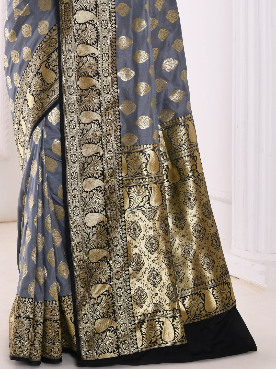 Grey Banarasi Silk Saree With Bold Contrast Border & Pallu