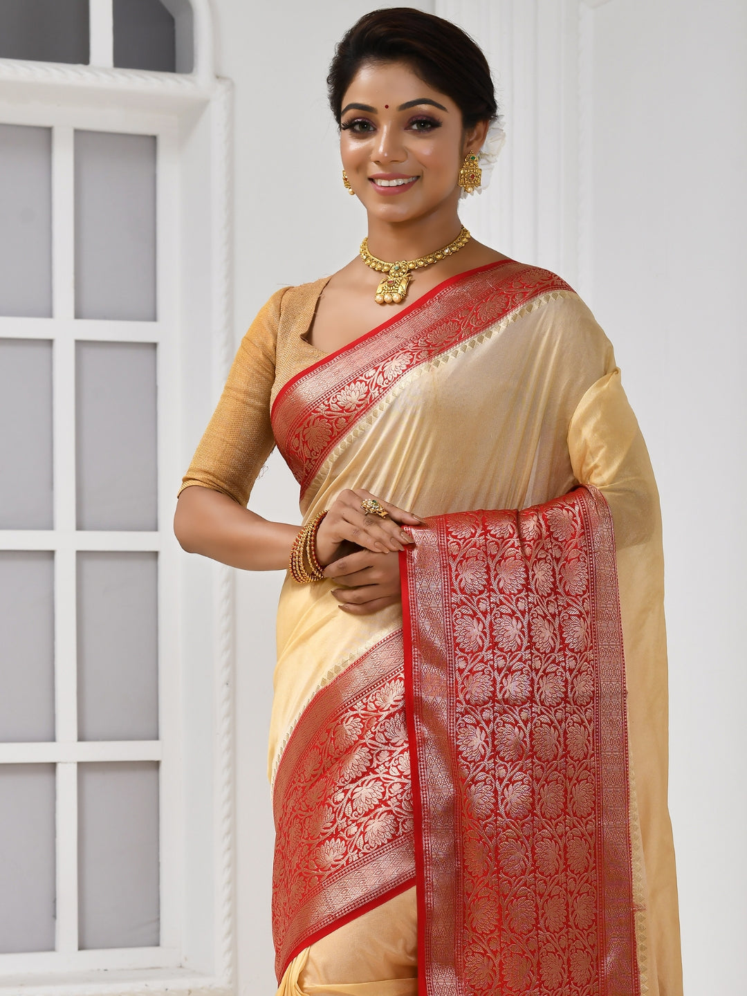 Cream Silk Solid Banarasi Saree Embellished With Banarasi Red Border