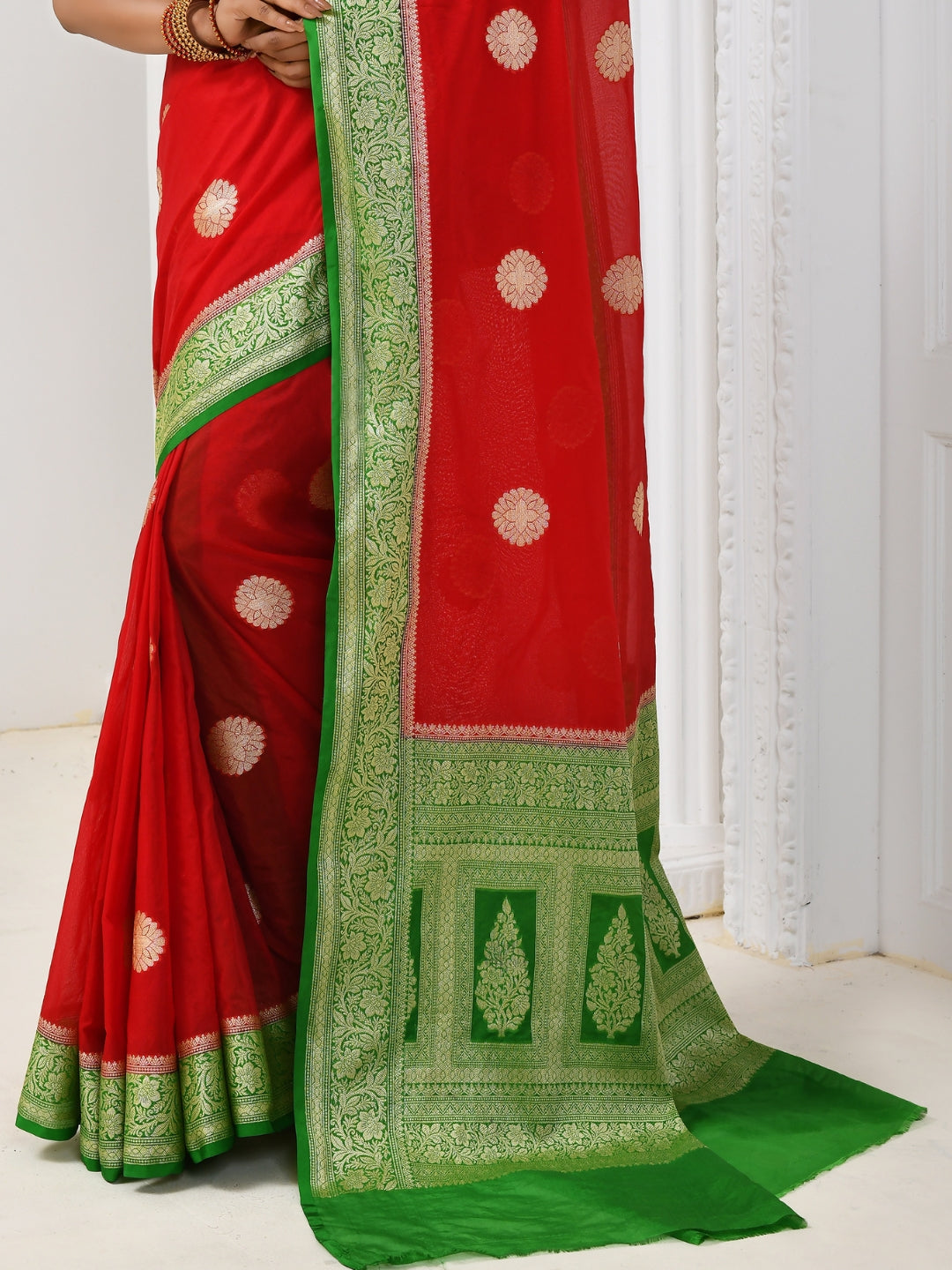 Red Silk Solid Banarasi Saree Embellished With Contrast Green Border
