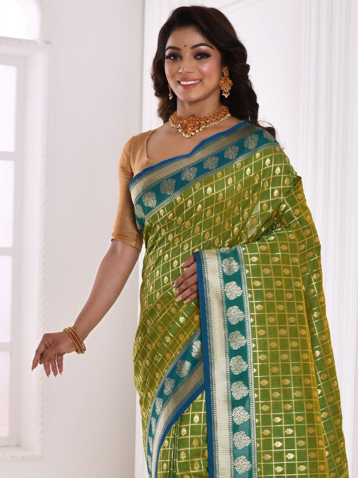 Green Banarasi Silk Traditional Saree With Contrast Border, Pallu