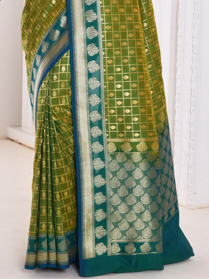 Green Banarasi Silk Traditional Saree With Contrast Border, Pallu