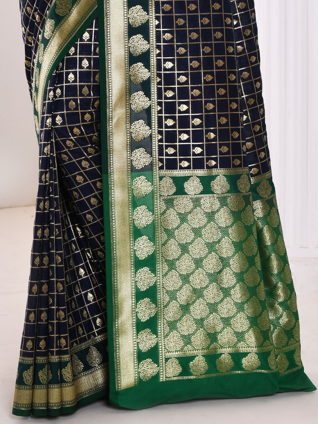 Navy Blue Checked Banarasi Silk Saree With Contrast Border & Pallu