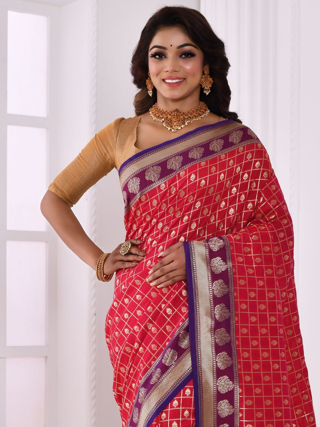 Red Checked Banarasi Silk Saree With Contrast Border & Pallu