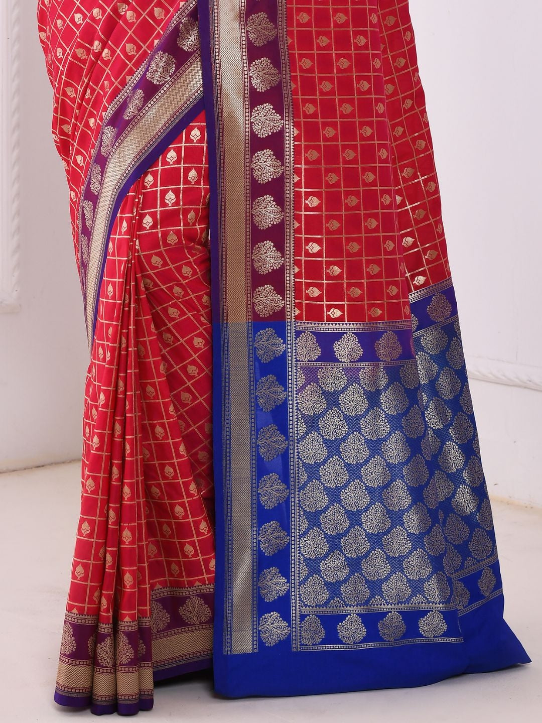 Red Checked Banarasi Silk Saree With Contrast Border & Pallu