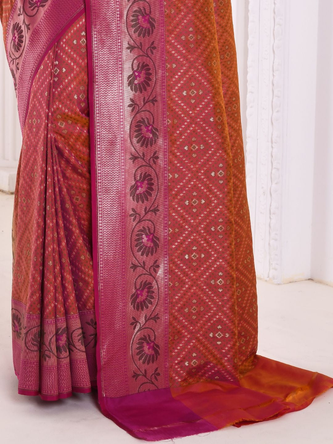Banarasi geometric Pattern Silk Saree With Contrast Floral Border