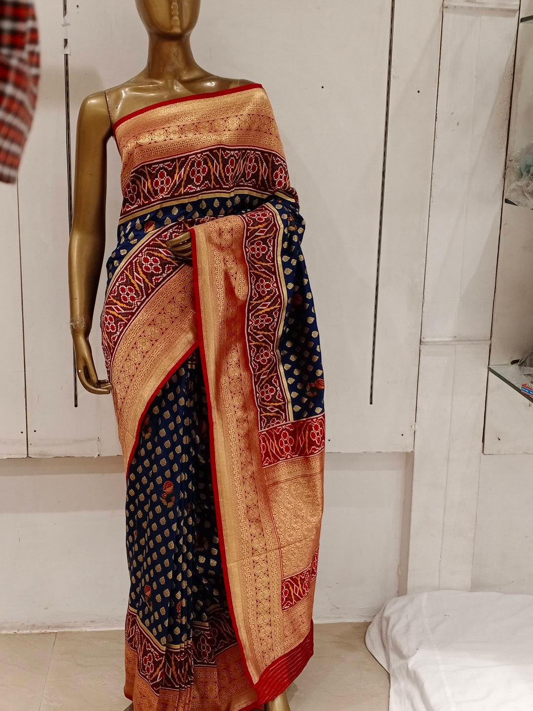 Chhabra 555 Navy Blue Banarasi Silk Blend Ethnic Saree Embellished With Bold Border