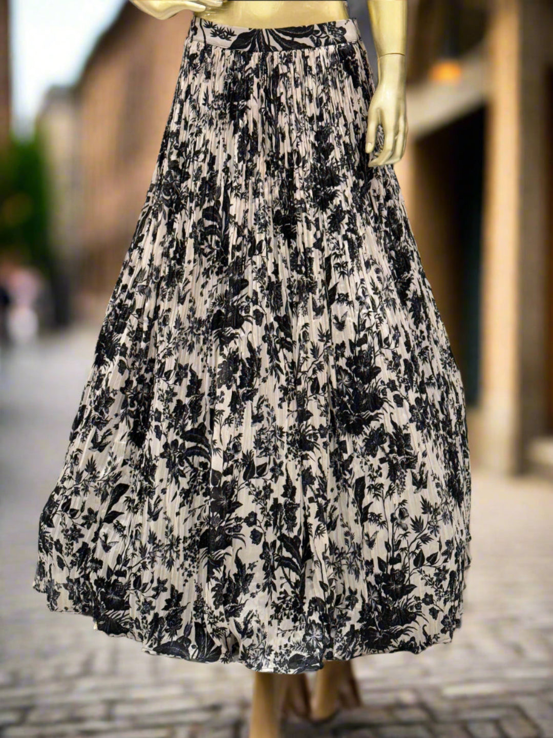 Elegant Floral Black and White Readymade Lehenga