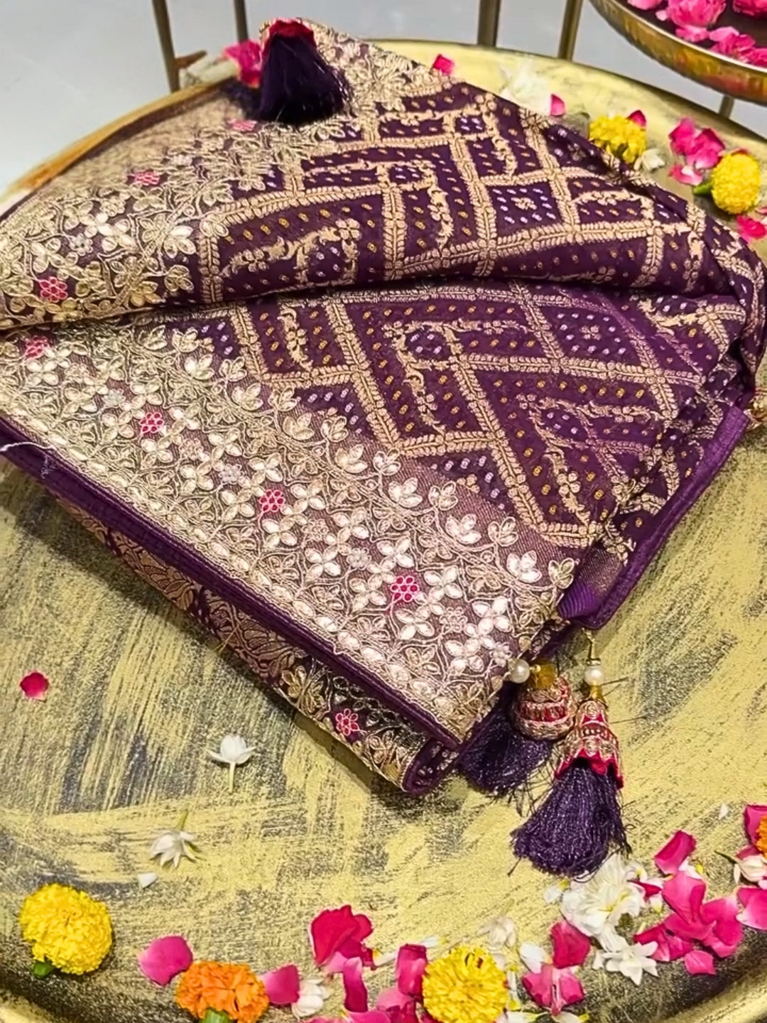 Banarasi Handloom Floral Motif  Zari Weaving & Embroidery Traditional Saree