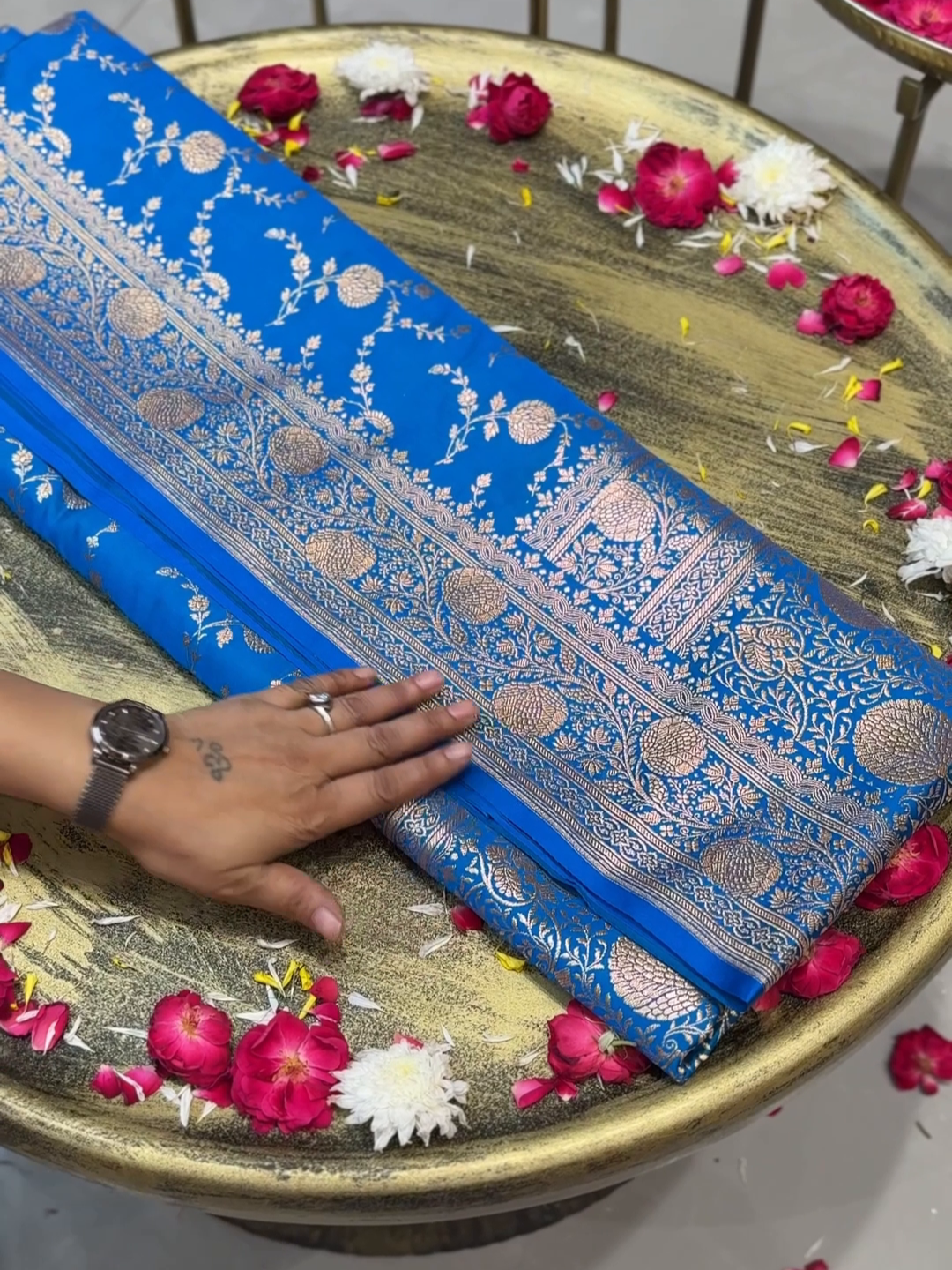 Soft Silk Heavy Zari Woven Floral Booti Saree