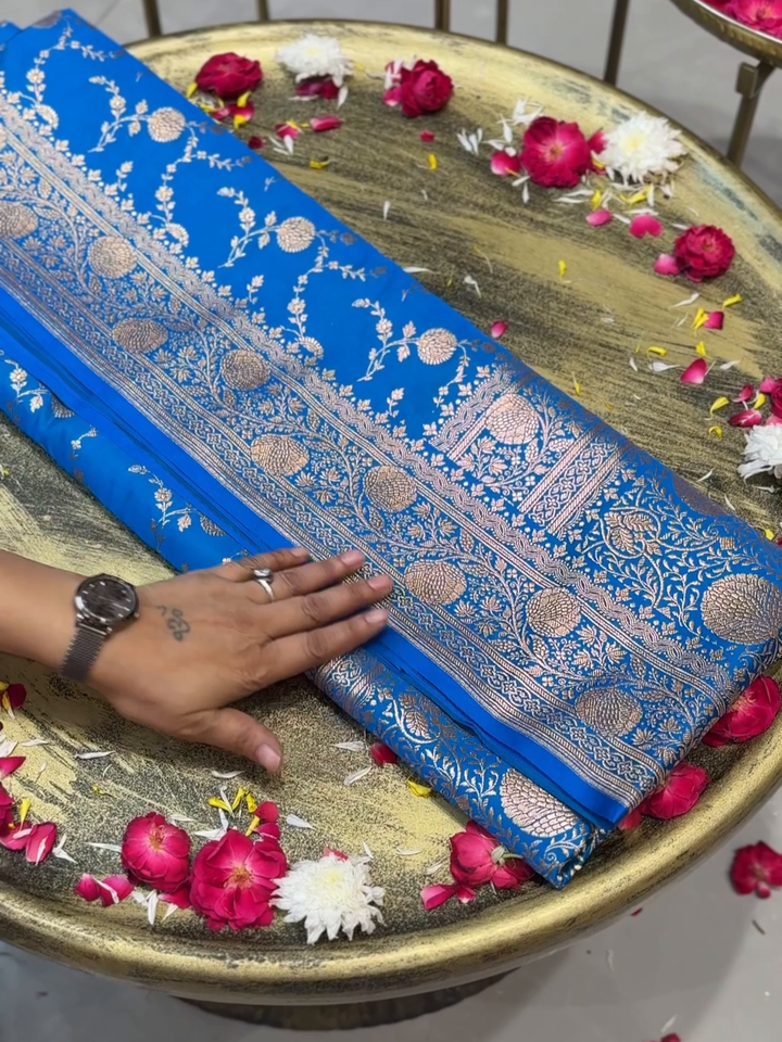 Soft Silk Heavy Zari Woven Floral Booti Saree