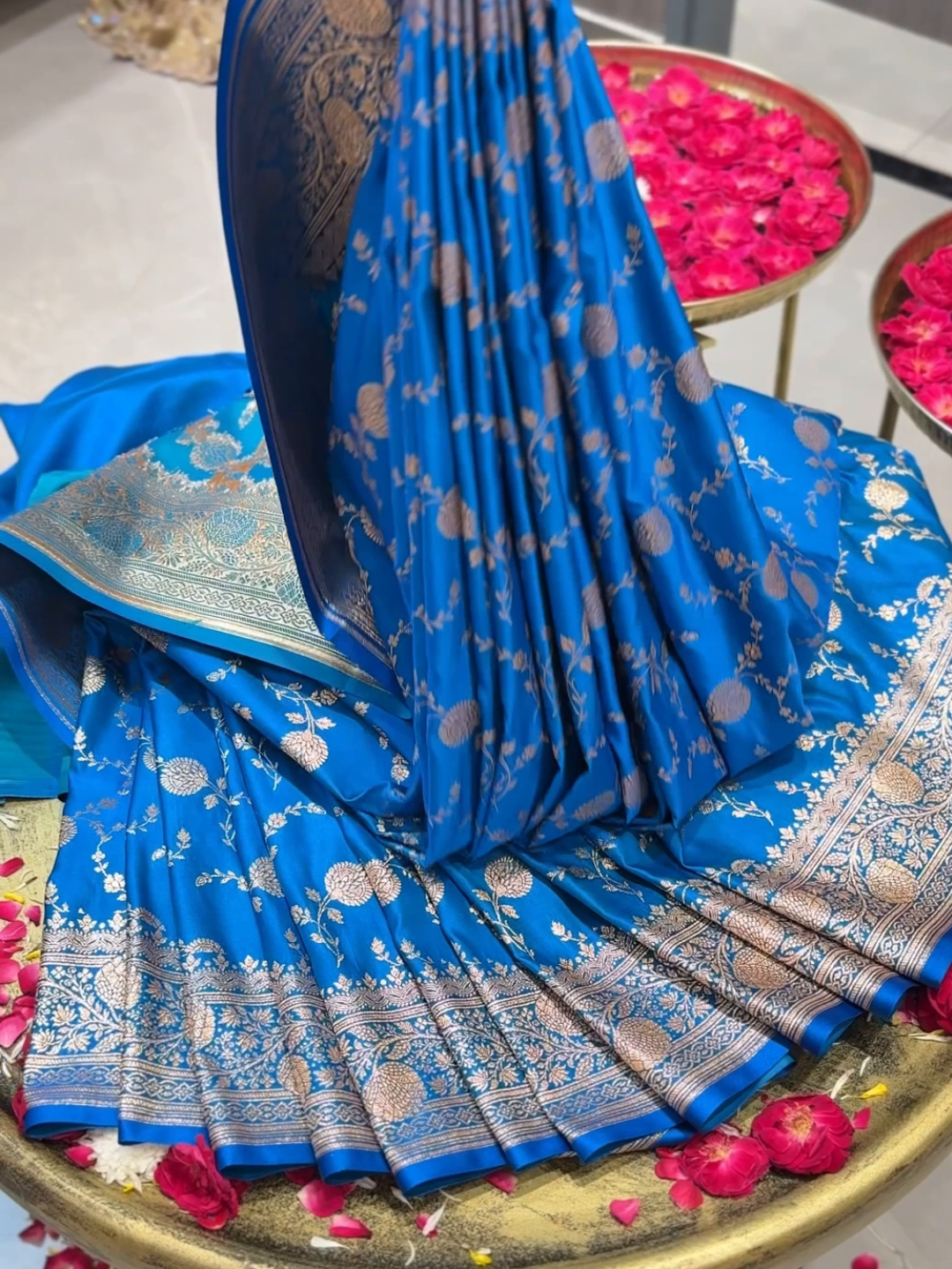 Soft Silk Heavy Zari Woven Floral Booti Saree