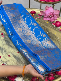 Soft Silk Heavy Zari Woven Floral Booti Saree