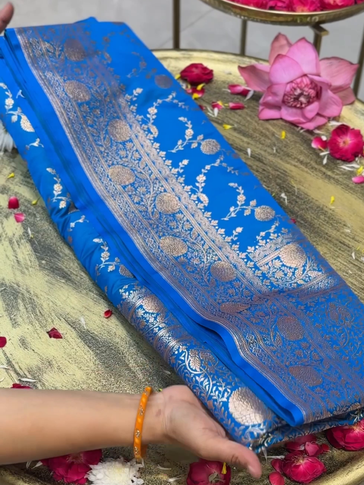 Soft Silk Heavy Zari Woven Floral Booti Saree