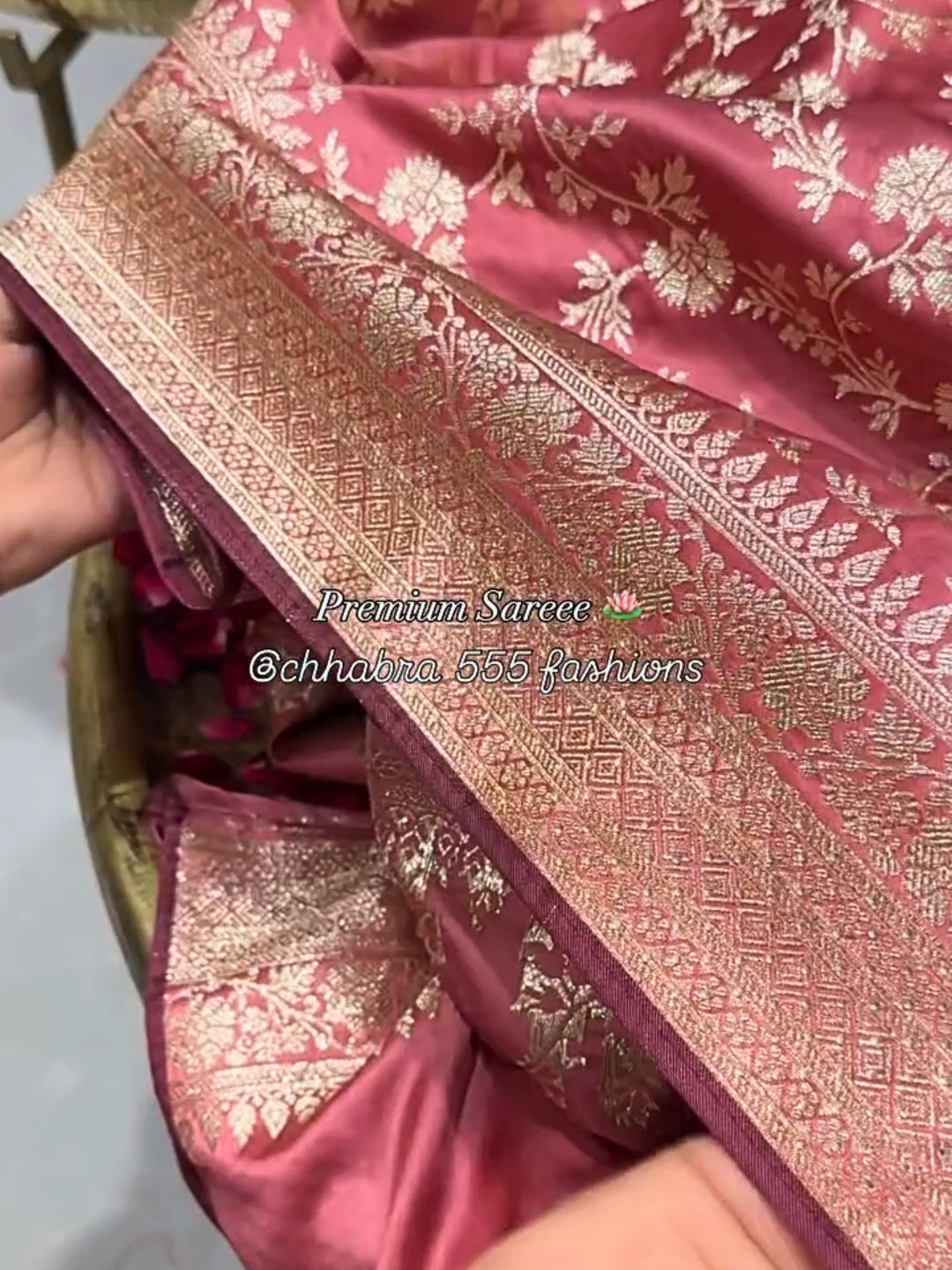 Banarasi Traditional Handloom Saree with Intricated Floral Motifs Zari Weaving