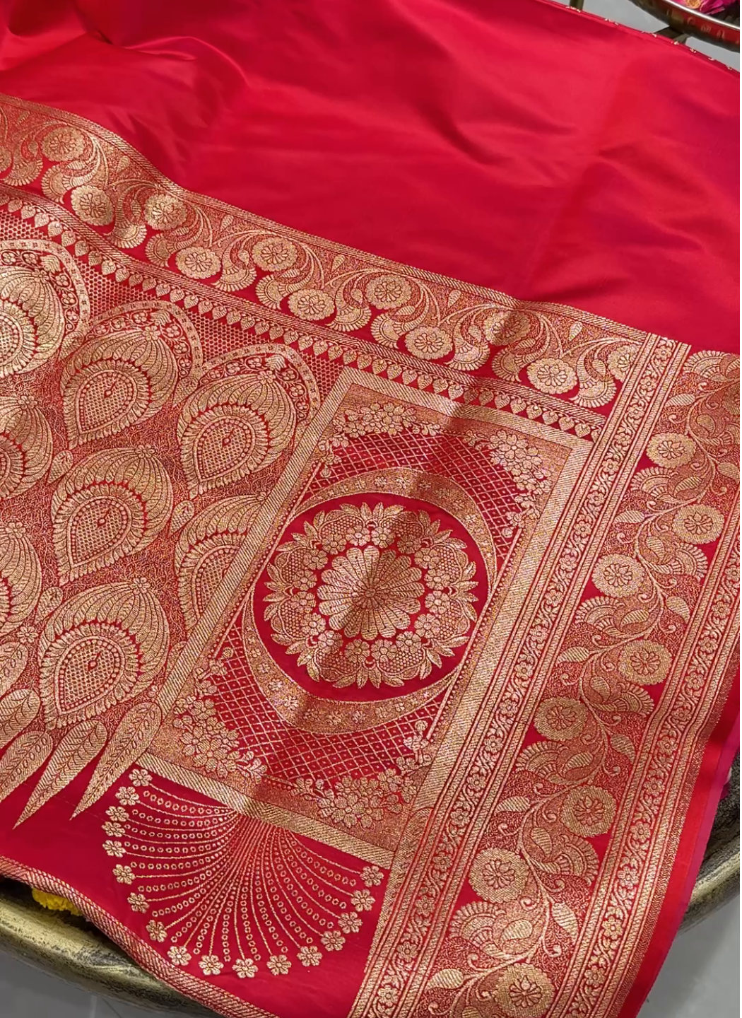 Banarasi Silk Heavy Zari Woven Geometric Jaal Saree