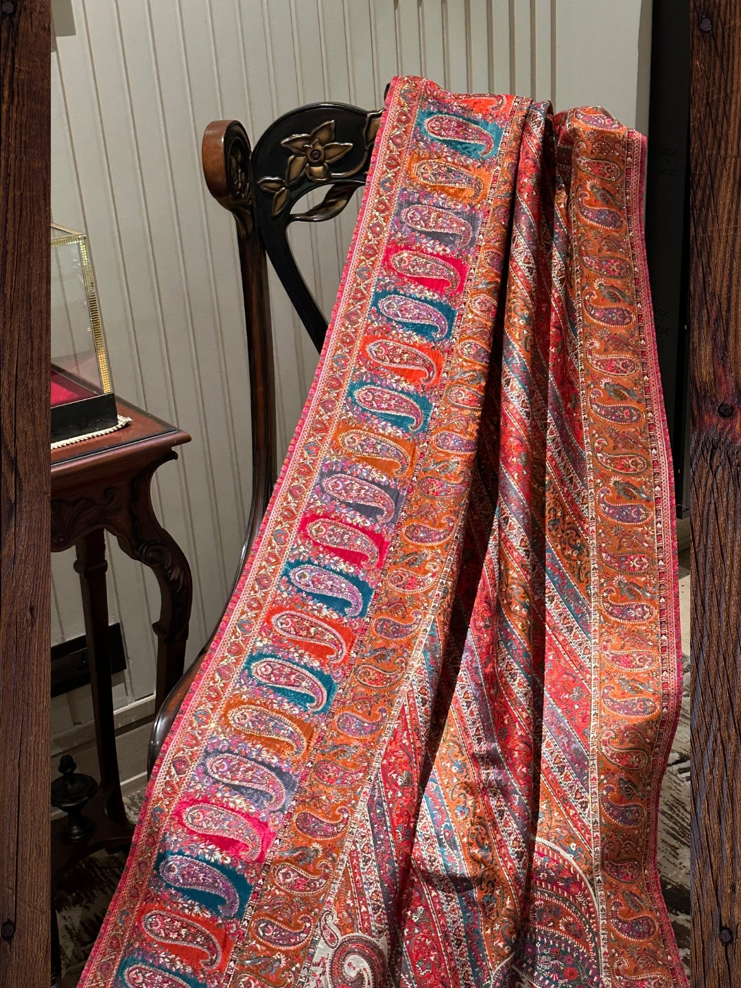 Exquisite Silk Saree with Intricate Paisley Design