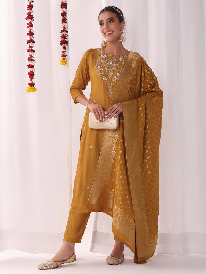 Chhabra 555 Zardozi and Kasab Embroidered Kurta with Banarasi Handloom Dupatta & Pants