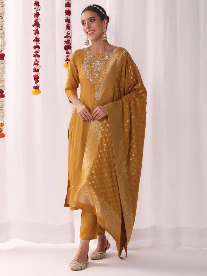 Zardozi and Kasab Embroidered Kurta with Banarasi Dupatta