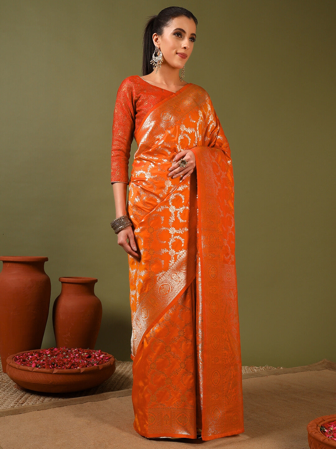 Banarasi Intricate Zari Ethnic Motifs Hand Woven Traditional Handloom Satin Silk Saree