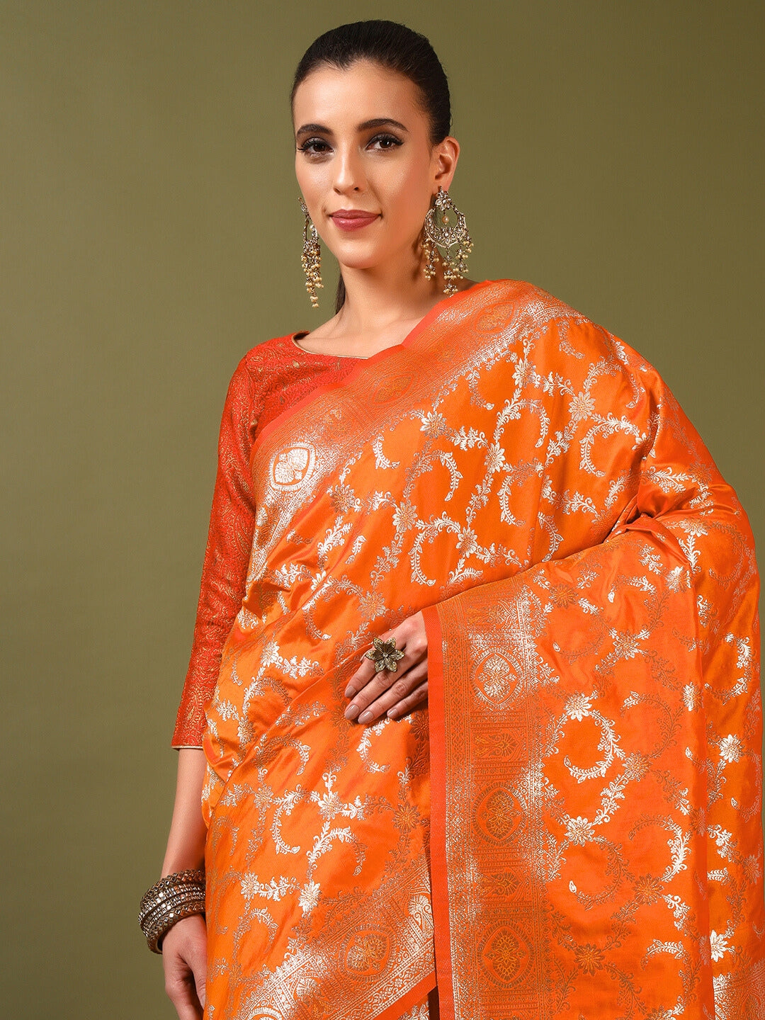 Banarasi Intricate Zari Ethnic Motifs Hand Woven Traditional Handloom Satin Silk Saree