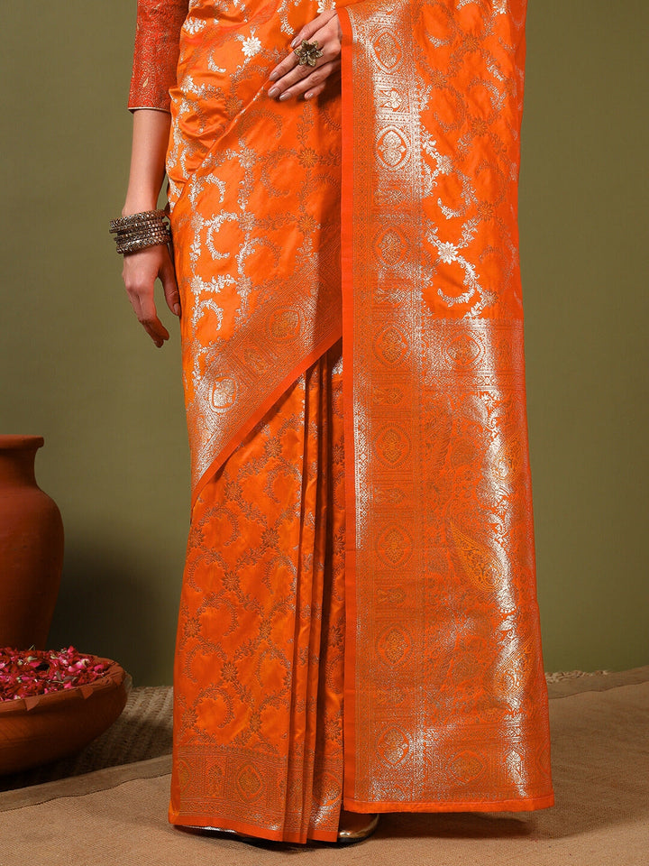 Banarasi Intricate Zari Ethnic Motifs Hand Woven Traditional Handloom Satin Silk Saree