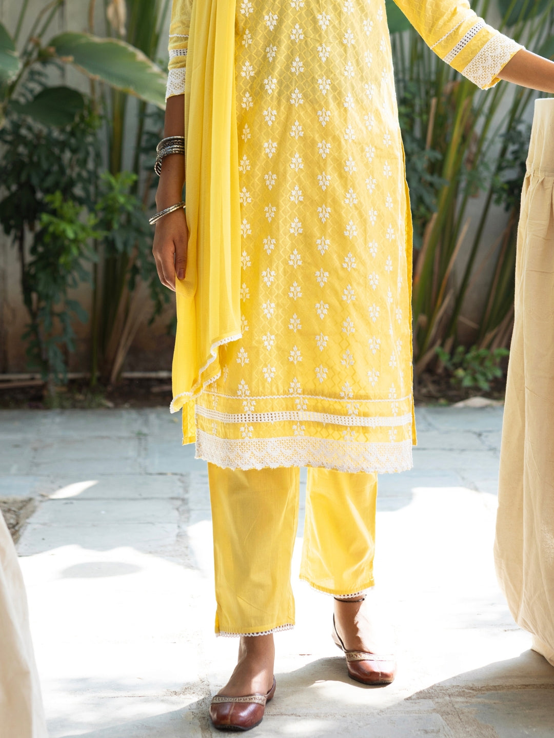 Resham Thread Embroidered Kurta Set with Schiffli Laces, Floral Motifs & Chiffon Dupatta