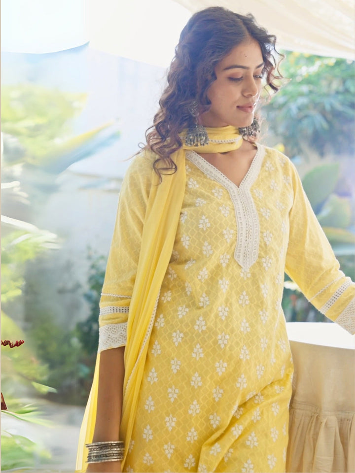 Resham Thread Embroidered Kurta Set with Schiffli Laces, Floral Motifs & Chiffon Dupatta