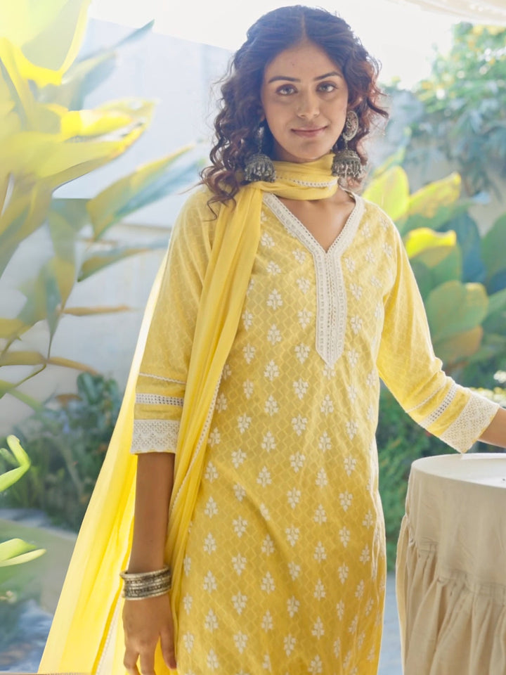 Resham Thread Embroidered Kurta Set with Schiffli Laces, Floral Motifs & Chiffon Dupatta