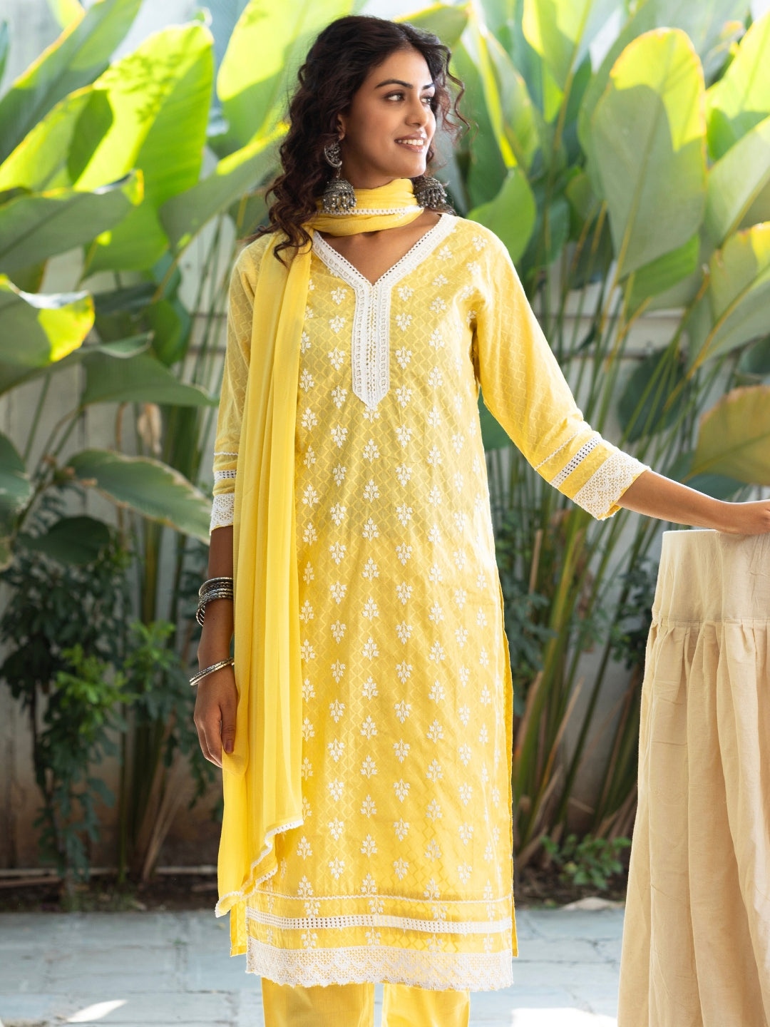 Resham Thread Embroidered Kurta Set with Schiffli Laces, Floral Motifs & Chiffon Dupatta