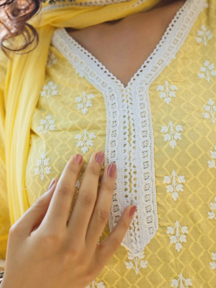 Resham Thread Embroidered Kurta Set with Schiffli Laces, Floral Motifs & Chiffon Dupatta
