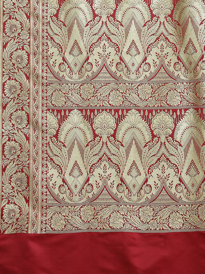 Gold Kanjiwaram Silk Saree With Jaal Weaving & Contrast Blouse