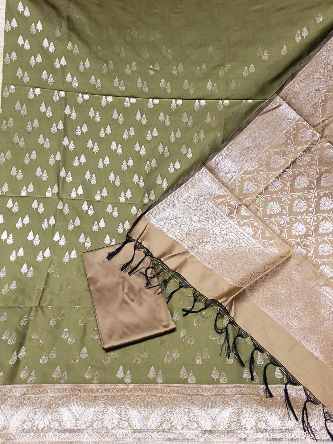 Banarasi Handloom Dress Material with Contrast color Handloom weaving & Tasseled Dupatta