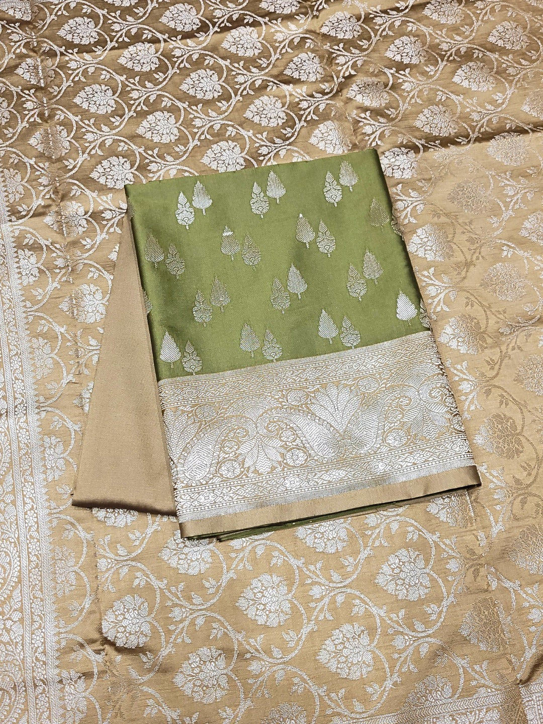 Banarasi Handloom Dress Material with Contrast color Handloom weaving & Tasseled Dupatta