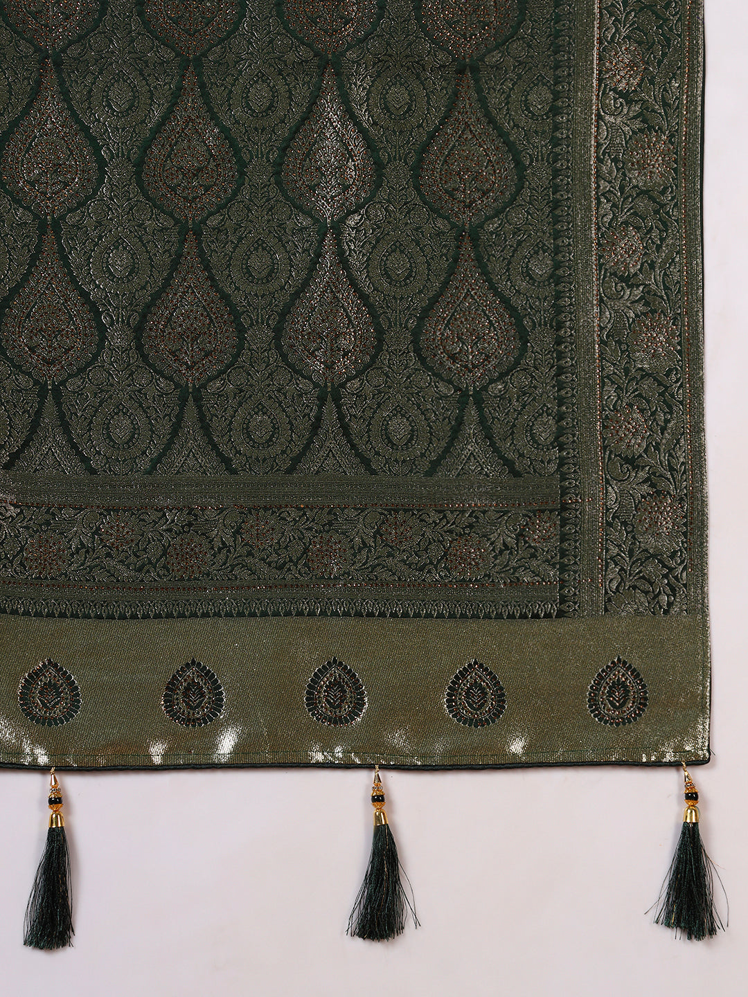 Banarasi Intricate Floral Motifs Zari Woven Traditional Handloom Satin Silk Saree