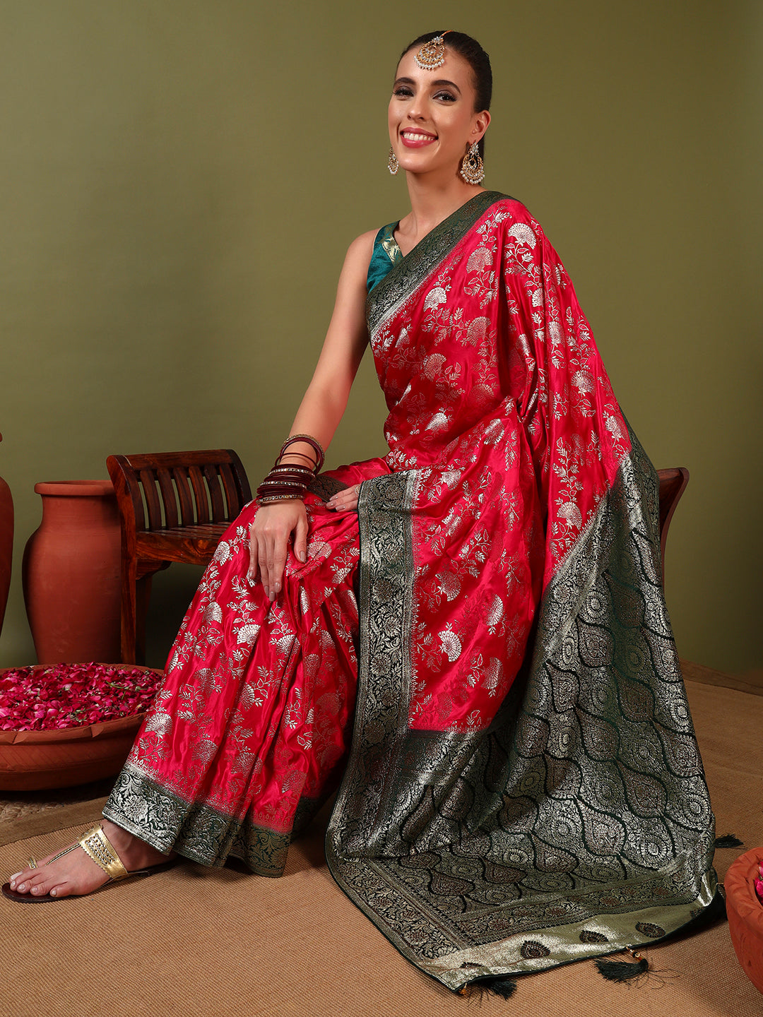 Banarasi Intricate Floral Motifs Zari Woven Traditional Handloom Satin Silk Saree