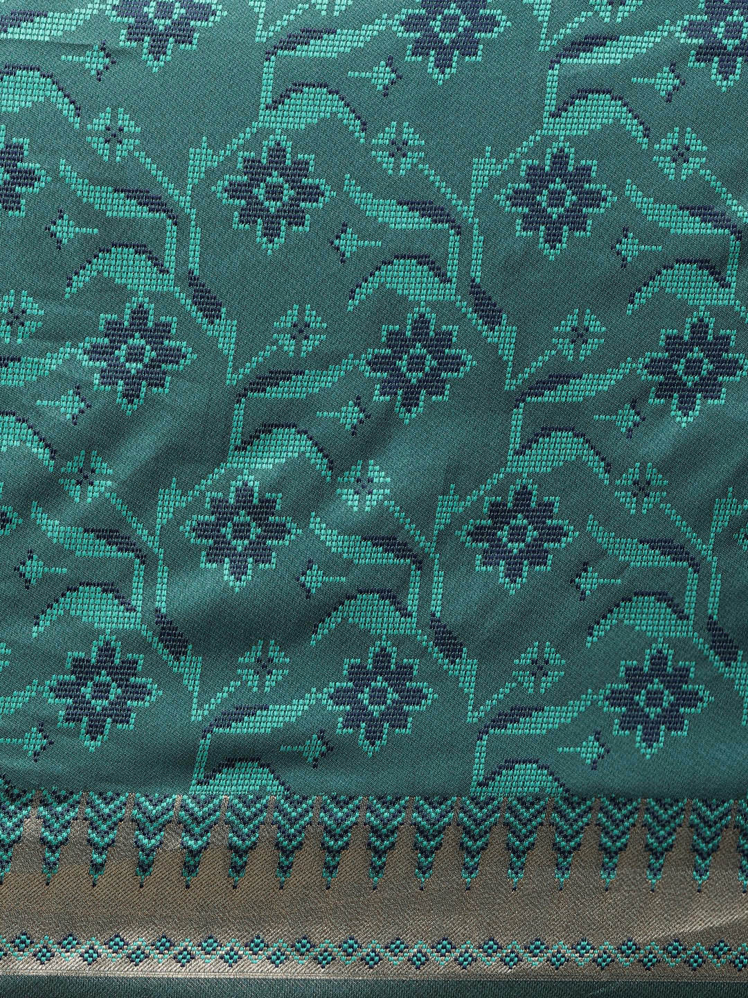 Banarasi Handloom Silk Saree with Zari Temple Pattern and Jhalar