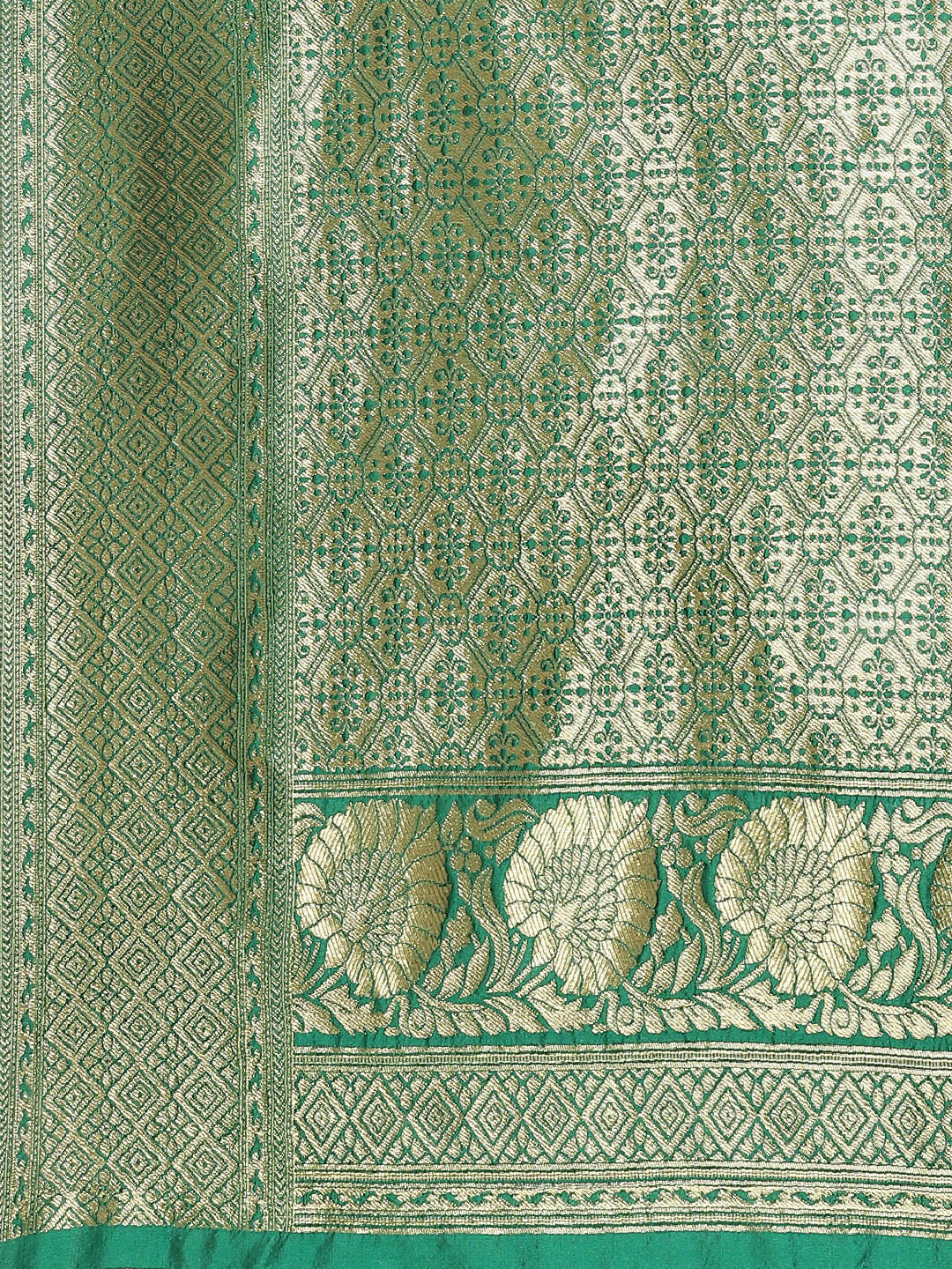 Emerald Green Banarasi Silk Saree with Oxidised Zari Weaving and Floral Ethnic Pattern