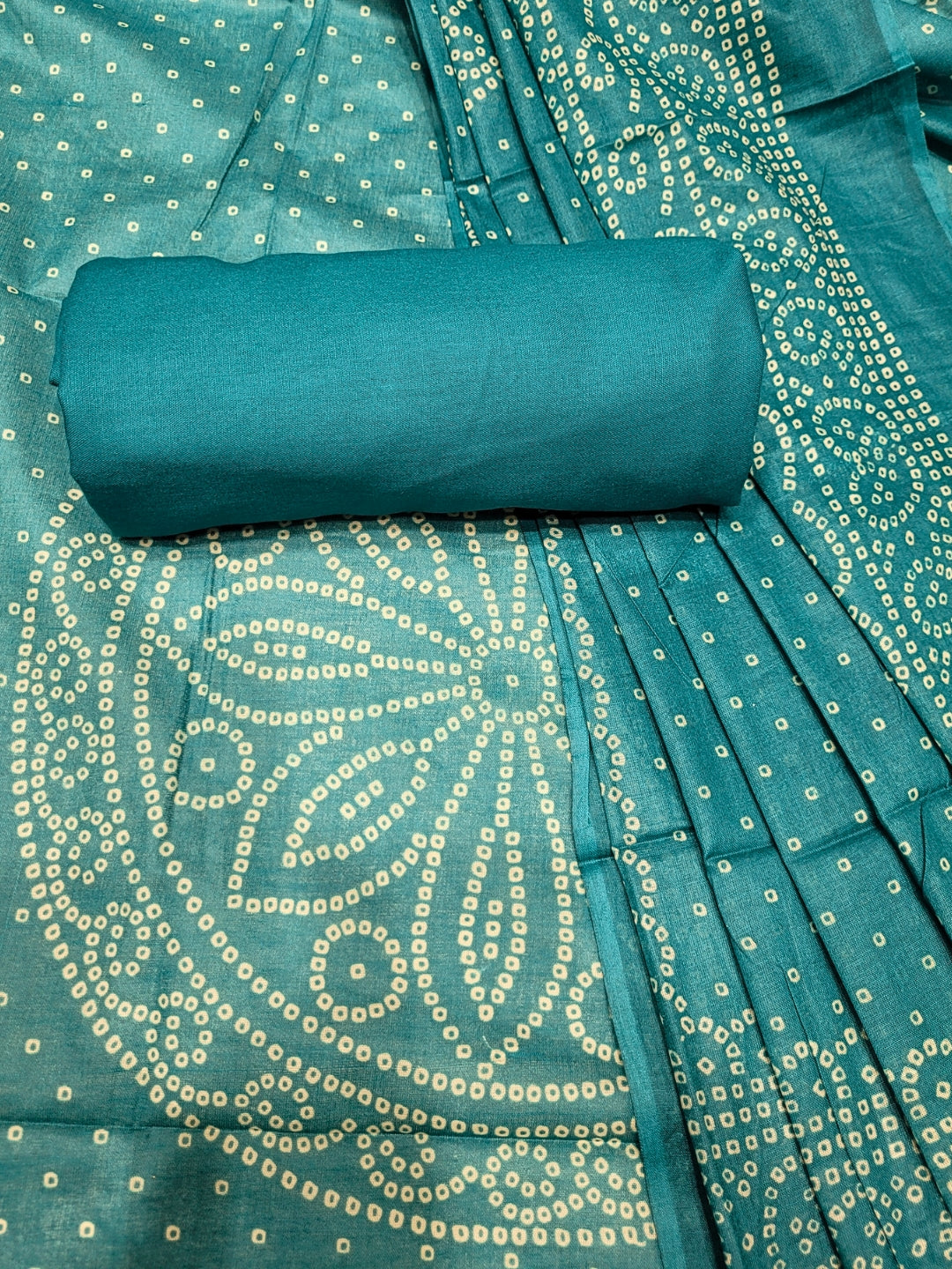 Bandhanl Print Dress Material with Zari Embroidered Neckline & Contrast Cream kurta