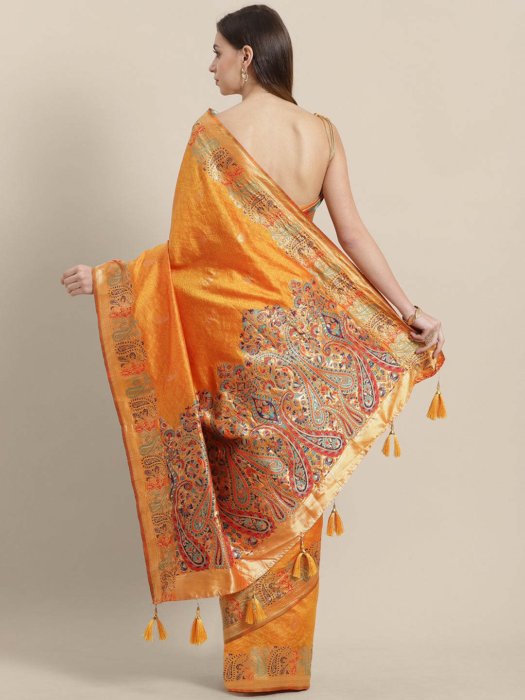 Jamdani saree with Zari Meenakari border