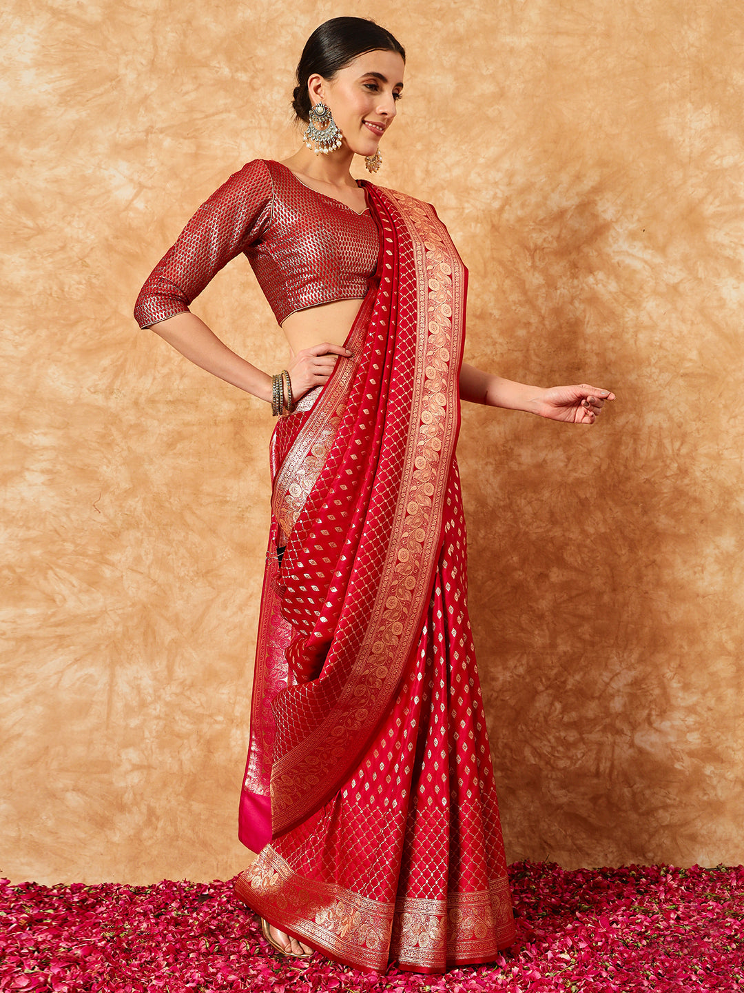 Jaal Pattern Zari Weaving Embellished Kanjeevaram Handloom Silk Saree