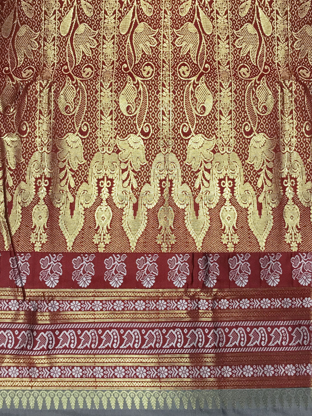 Narayanpet Grey Silk saree with Zari Contrast Border & Temple Pallu