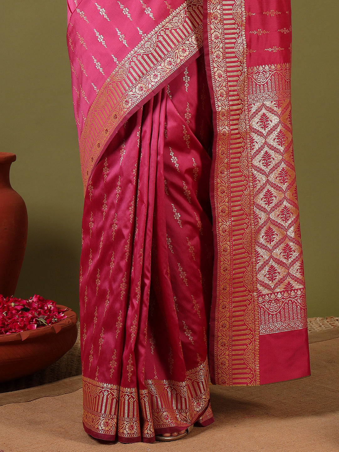 Banarasi Zari Woven Traditional Handloom Silk Saree with Intricate Floral Motifs