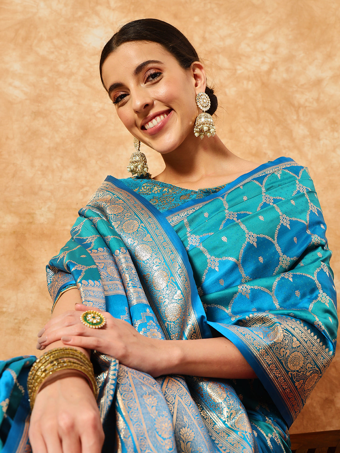 Two- Shaded Zari Resham Woven Banarasi Traditional Handloom Silk Saree