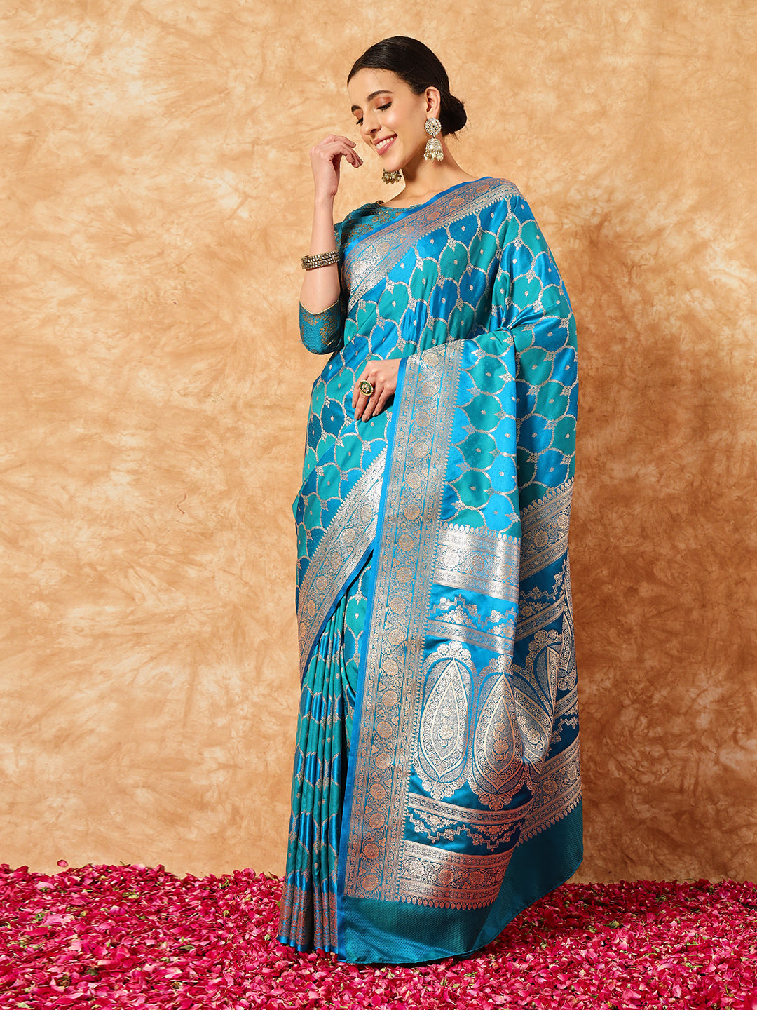 Two- Shaded Zari Resham Woven Banarasi Traditional Handloom Silk Saree