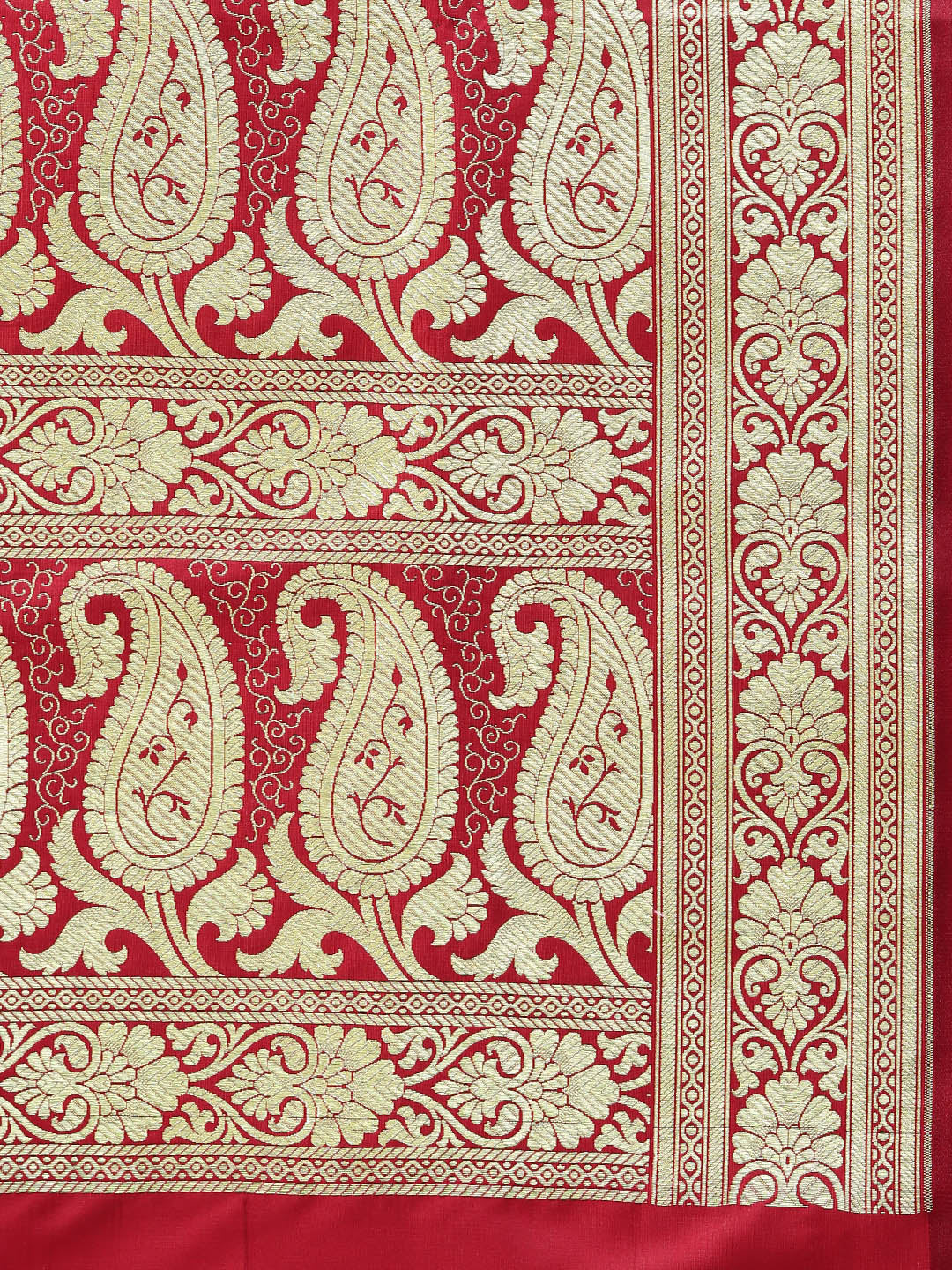 Kanjiwaram Handloom Silk Saree with Intricate Zari Motifs