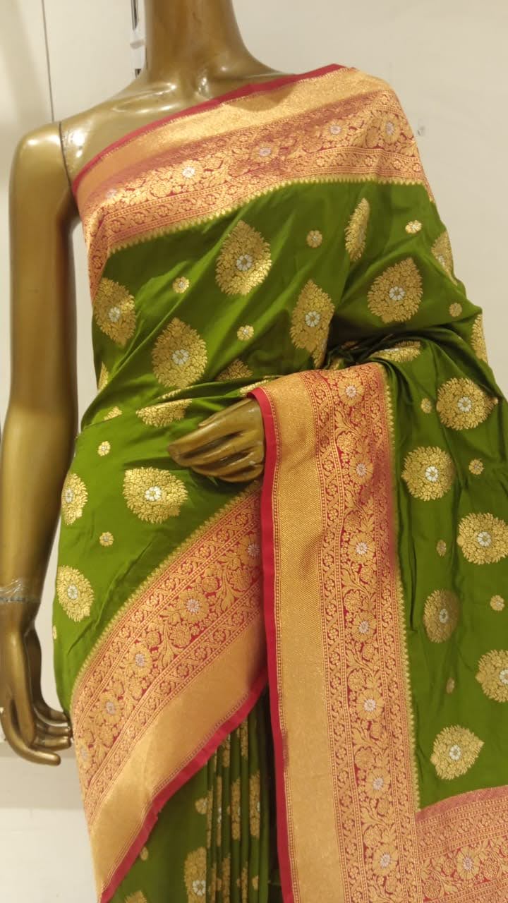 Chhabra 555 Green Banarasi Silk Traditional Saree Embellished With Contrast Pallu & Border
