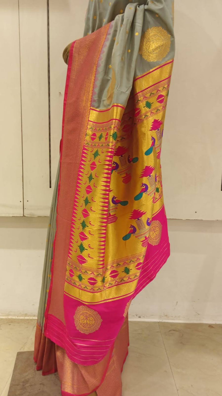 Chhabra 555 Silver Grey Banarasi Silk Traditional Saree With Contrast Pallu